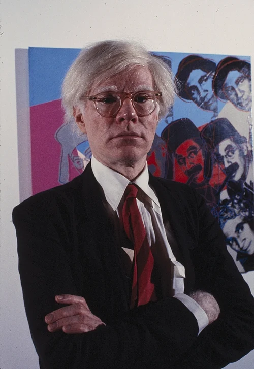 Andy Warhol nel 1980 at_the_Jewish_Museum_(by_Bernard_Gotfryd).