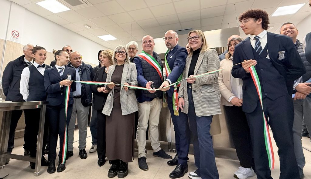 INAUGURAZIONE DELLA NUOVA CUCINA 3 NELLA SCUOLA ALBERGHIERA DI AGLIANO TERME E ASTI, NELLA SEDE DI ASTI.